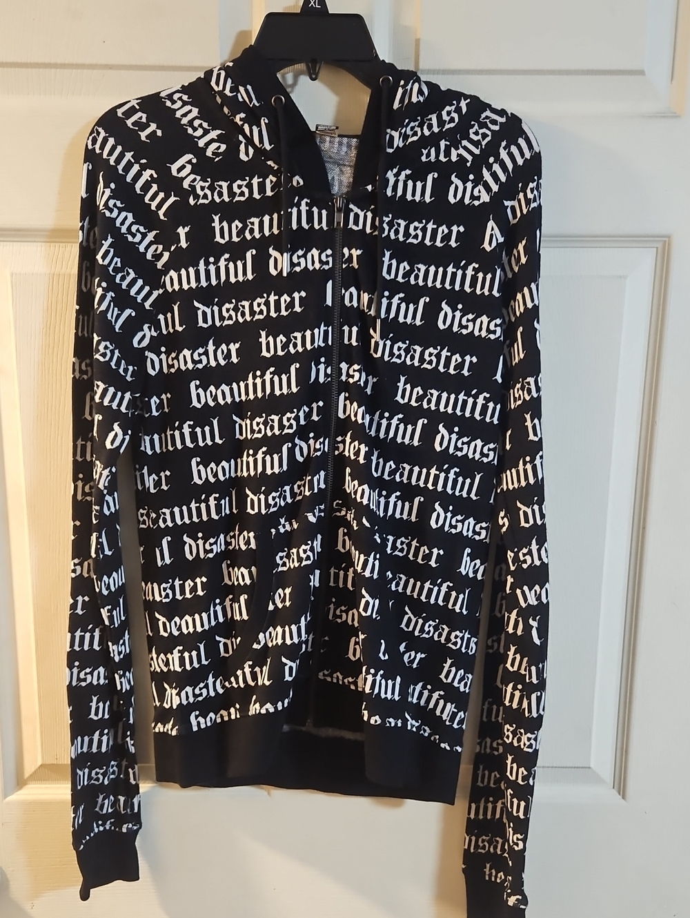 BEAUTIFUL DISASTER LIMITED EDITION FULL ZIP: BLACK/WHITE: EXCELLENT CONDITION: L